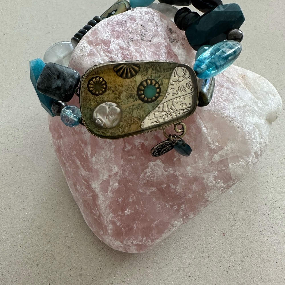 Multicolor Beaded Bracelet with Artistic Charm